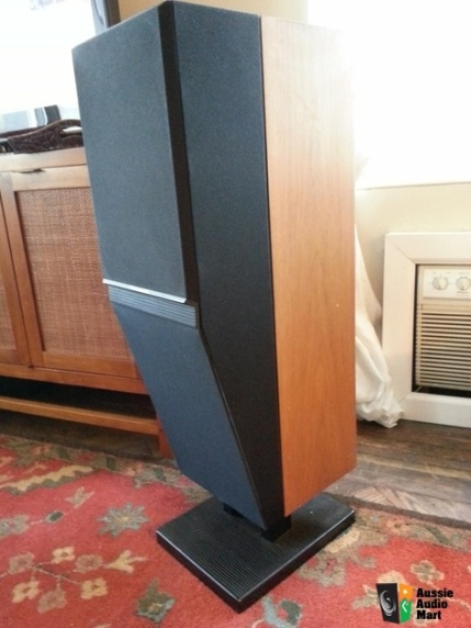 The Mordant-Short System 442 decoupled cabinet speaker. Designed in 1985.